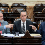 Los diputados Alí y Fernández acompañaron el pedido de sesión especial para interpelar a Adorni